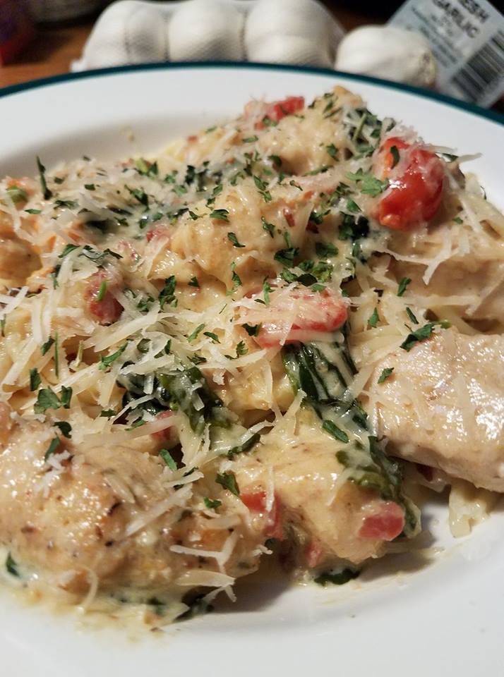 Chicken Alfredo with tomatoes and spinach